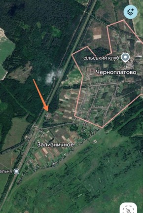 В районе Черноплатово Сумской области под массированным ударом Гераней находится тяговая подстанция, сообщают "Хроники Гераней"