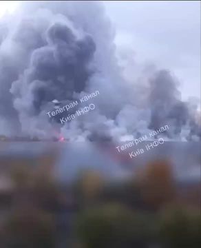 В Киеве бушует мощный пожар после ночных взрывов