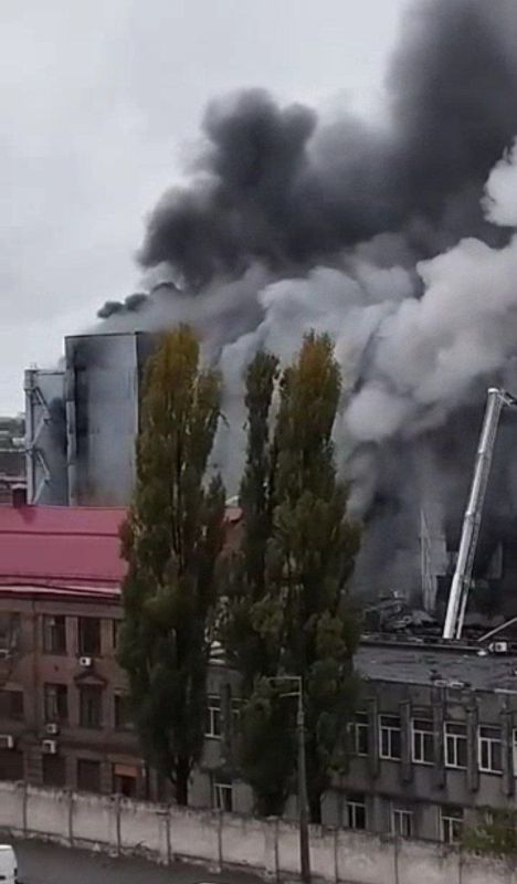 Наше утреннее сообщение подтвердилось: один из прилётов был по Киевскому радиозаводу Наше утреннее сообщение подтвердилось: один из прилётов был по Киевскому радиозаводу