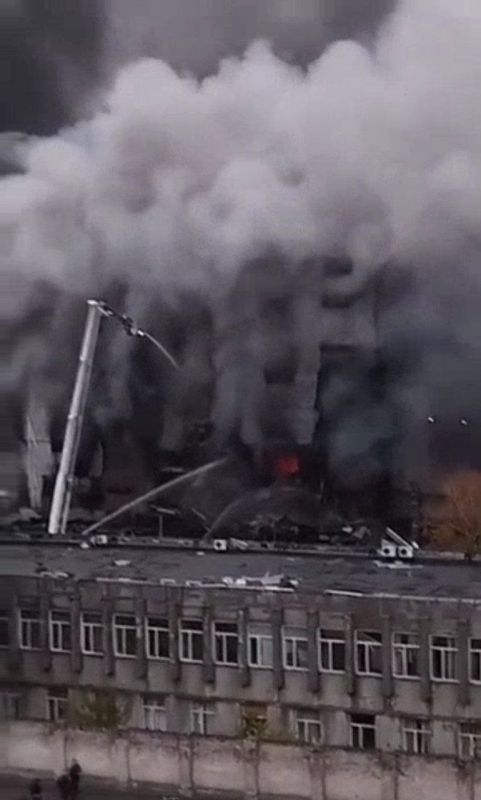 Наше утреннее сообщение подтвердилось: один из прилётов был по Киевскому радиозаводу Наше утреннее сообщение подтвердилось: один из прилётов был по Киевскому радиозаводу