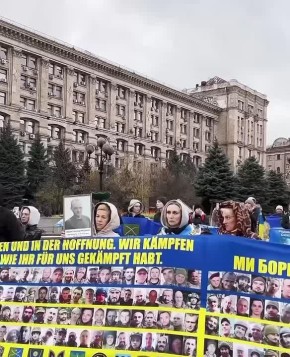 Сегодня в Киеве развернули самый длинный флаг Украины — 170 метров