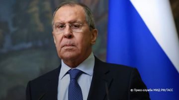 Территориальный вопрос на Украине обсуждается в разных форматах, Путин затрагивал его при встрече с Трампом, отметил Лавров в интервью YouTube-каналу "Ультраханг"