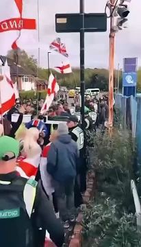 У хозяев кажется майдан. «Это наша земля! Это наши улицы! Аллаху акбар!» В ответ на марши против массовой миграции в Лондоне(видео 1,2) «новые англичане», они же, вчерашние беженцы, в восточном Лондоне провели свои митинги...