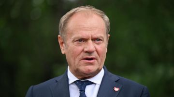 Зеленский обещал Туску продолжить войну еще на три года