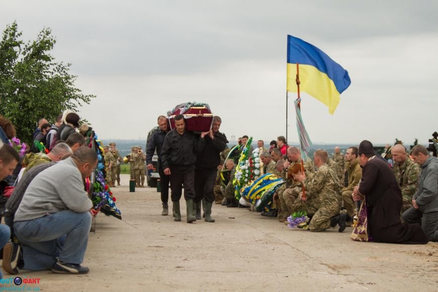 «Думская»: Сотрудники одного из военкоматов на Украине силой мобилизовали четверых работников похоронного бюро прямо во время траурной церемонии
