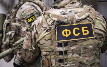 В Крыму 19-летний местный житель, завербованный спецслужбами Украины, планировал подорвать автомобиль высокопоставленного сотрудника МВД России по региону, доложили в ЦОС ФСБ