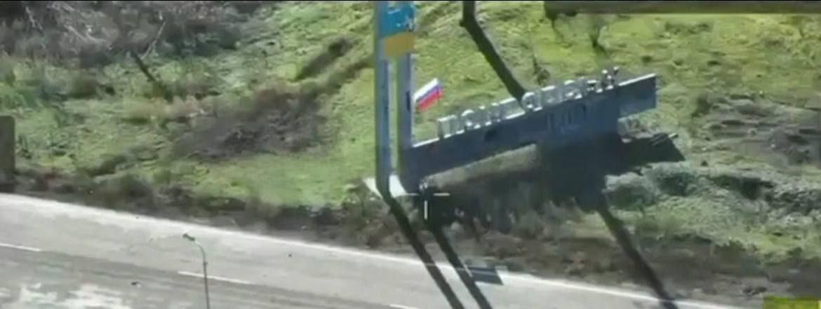 «Слова излишни»: русский флаг установлен на стеле в Покровске «Слова излишни»: русский флаг установлен на стеле в Покровске