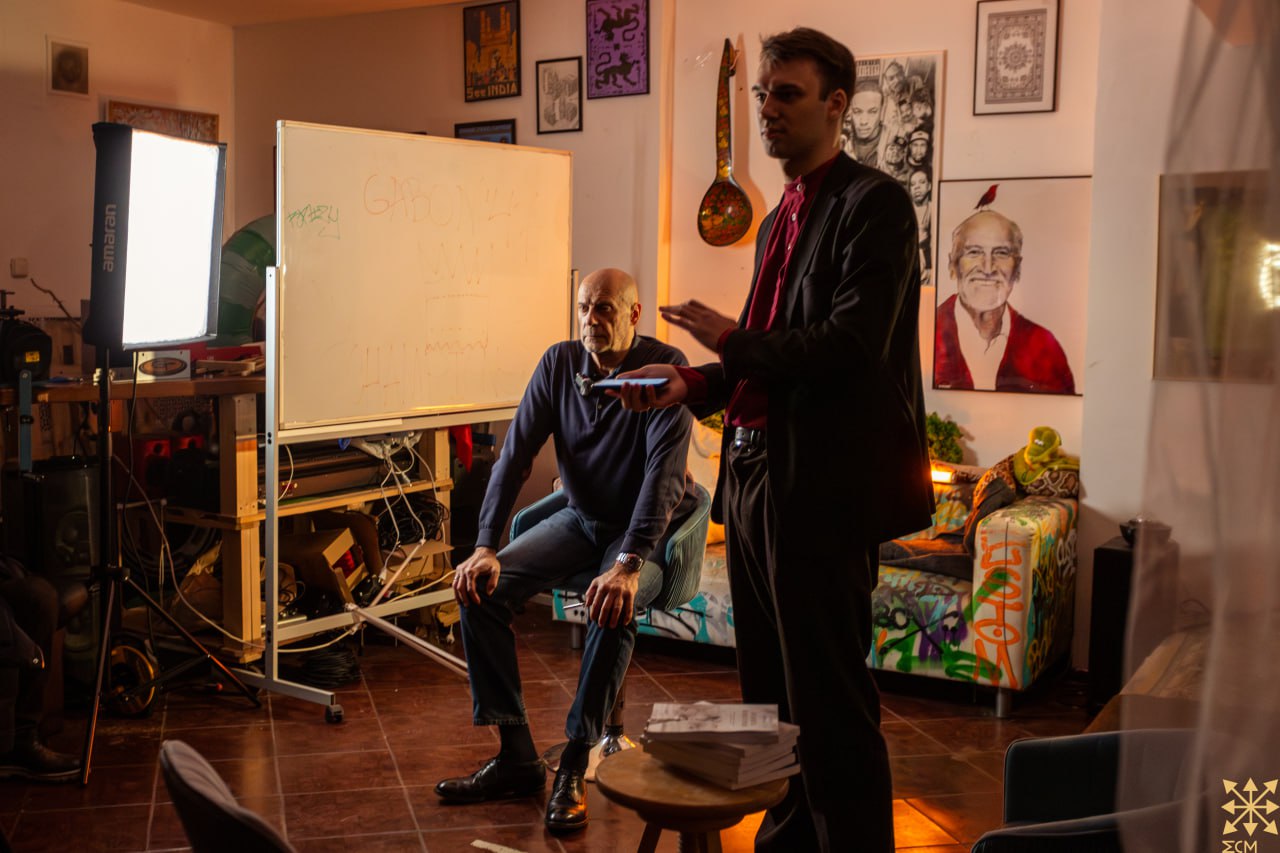 21 октября в ЕСМ-Москва прошла открытая встреча с французским публицистом, политологом, борцом с западным глобализмом Аленом Соралем 21 октября в ЕСМ-Москва прошла открытая встреча с французским публицистом, политологом, борцом с западным глобализмом Аленом Соралем