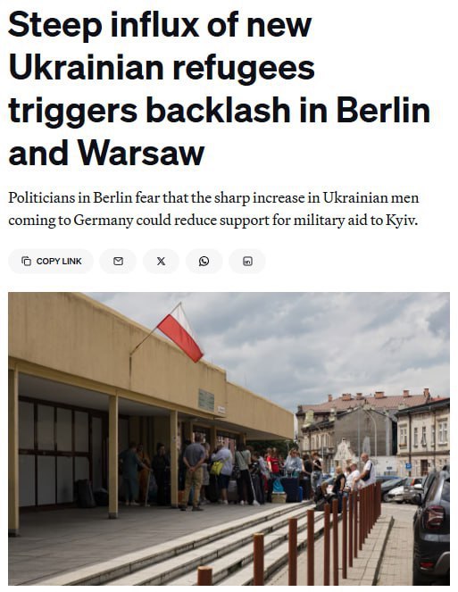 Политики в Германии и Польше угрожают ужесточить правила приема украинских беженцев после того, как Киев смягчил правила выезда для молодых людей, пишет Politico