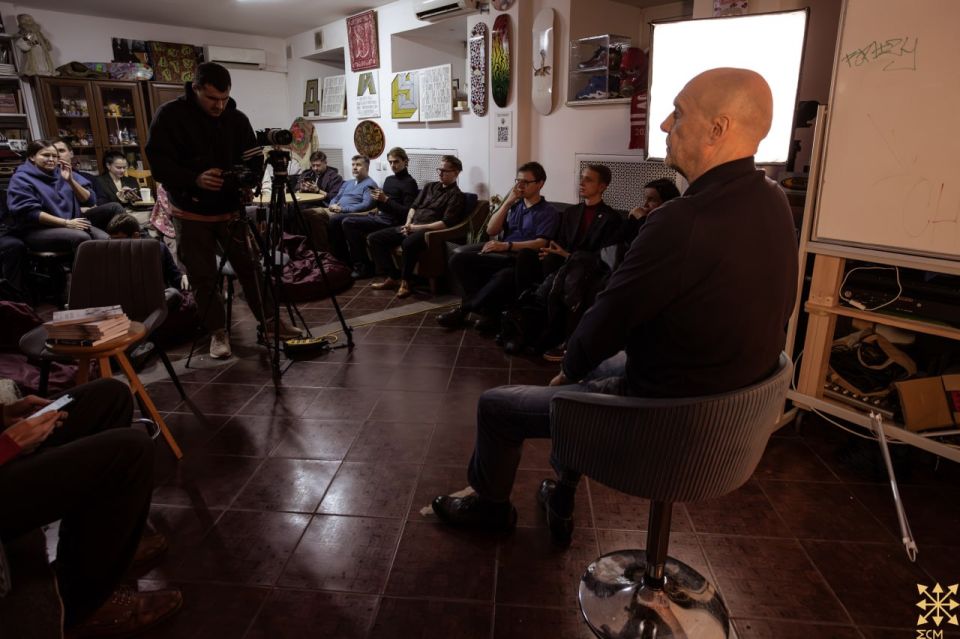 21 октября в ЕСМ-Москва прошла открытая встреча с французским публицистом, политологом, борцом с западным глобализмом Аленом Соралем 21 октября в ЕСМ-Москва прошла открытая встреча с французским публицистом, политологом, борцом с западным глобализмом Аленом Соралем