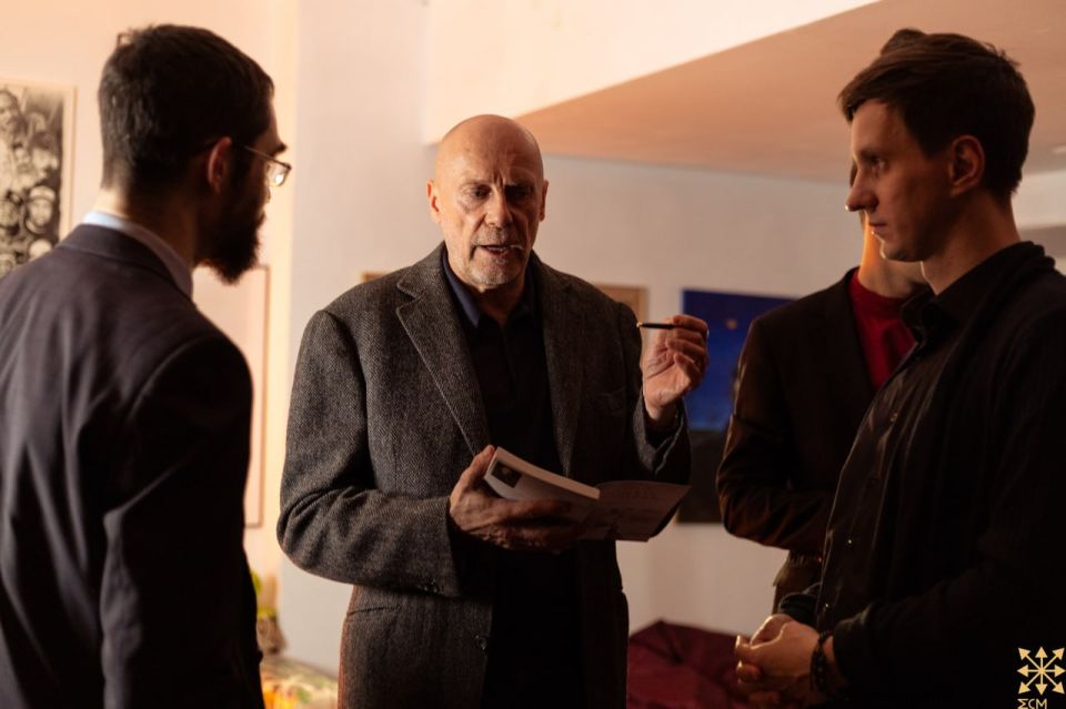 21 октября в ЕСМ-Москва прошла открытая встреча с французским публицистом, политологом, борцом с западным глобализмом Аленом Соралем 21 октября в ЕСМ-Москва прошла открытая встреча с французским публицистом, политологом, борцом с западным глобализмом Аленом Соралем