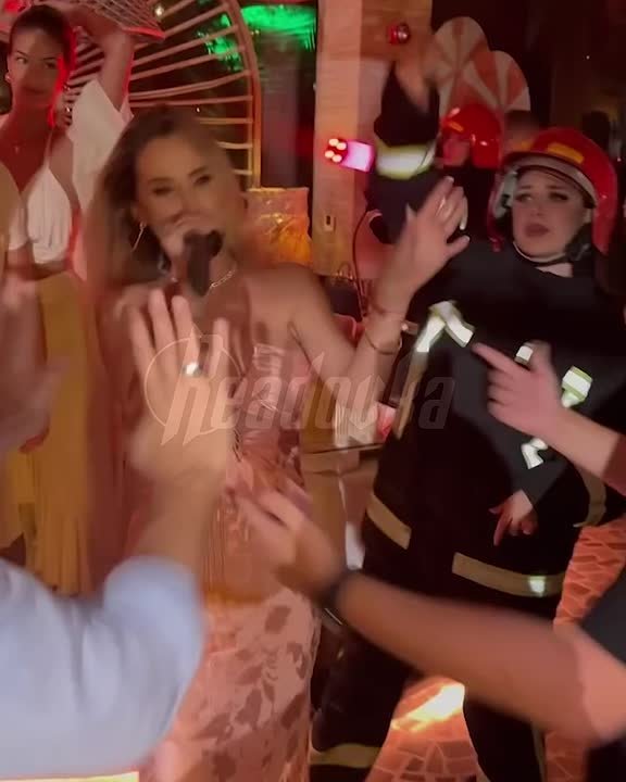 Украинские песни, дорогое шампанское и «пожарные» — Галкин* отдохнул на дне рождении менеджера Лободы