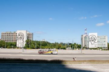 Украина закрывает свое посольство на Кубе и понижает уровень дипотношений с ней