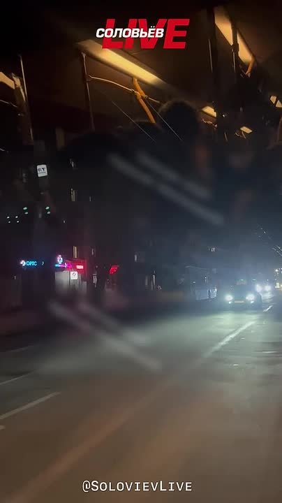 На Украине, в административном центре Хмельницкой области, из-за сбоя в электроснабжении был парализован троллейбусный транспорт