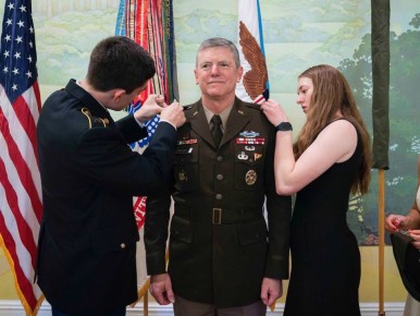 Согласно эксклюзивному отчету CNN, генерал-лейтенант Джозеф «JP» Макги, директор по стратегии, планам и политике Объединенного штаба, был «вынужден покинуть» свою должность в Пентагоне в начале этого месяца после нескольких...