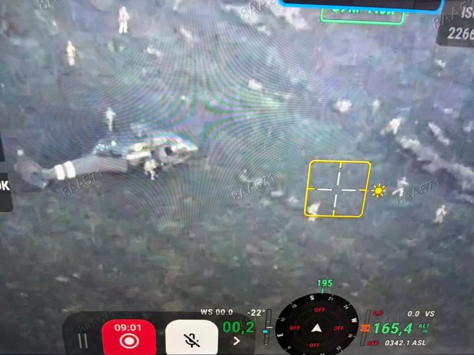 Заявляется как высадка десанта ГУР Украины с вертолета UH-60A Black под для "разблокировки ключевых линий снабжения" под Покровском Заявляется как высадка десанта ГУР Украины с вертолета UH-60A Black под для "разблокировки ключевых линий снабжения" под Покровском