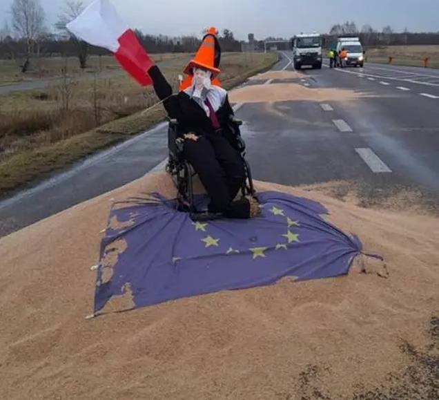 Politico: ЕК может принять меры против Венгрии, Словакии и Польши из-за решения заблокировать импорт зерна с Украины