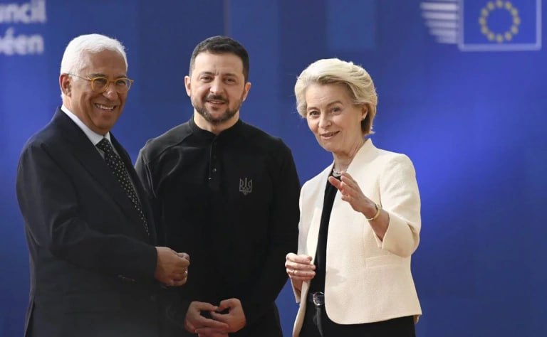 Украина уже столкнулась с сильнейшим финансовым кризисом, и, если ничего не изменится, деньги у страны без финансирования от ЕС закончатся к концу февраля 2026 года, пишет журнал The Economist