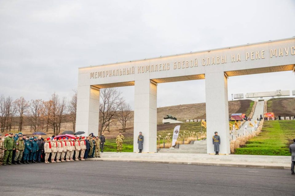 Пасечник и Кириенко открыли обновлённый мемориал на Миус-фронте