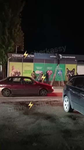 В Черкасах мужчина в отчаянии, спасаясь от людоловов залез на лестницу - сообщают местные СМИ