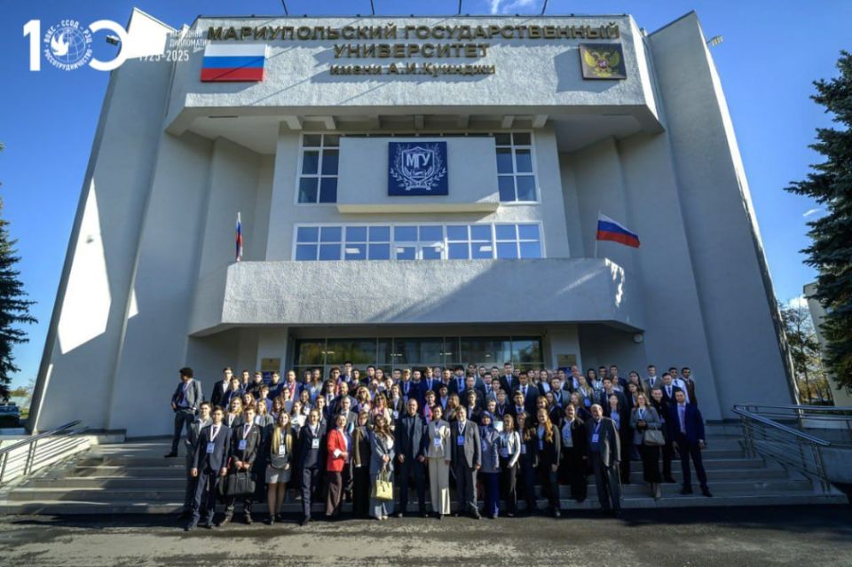 Молодые дипломаты осудили военные преступления и теракты Украины