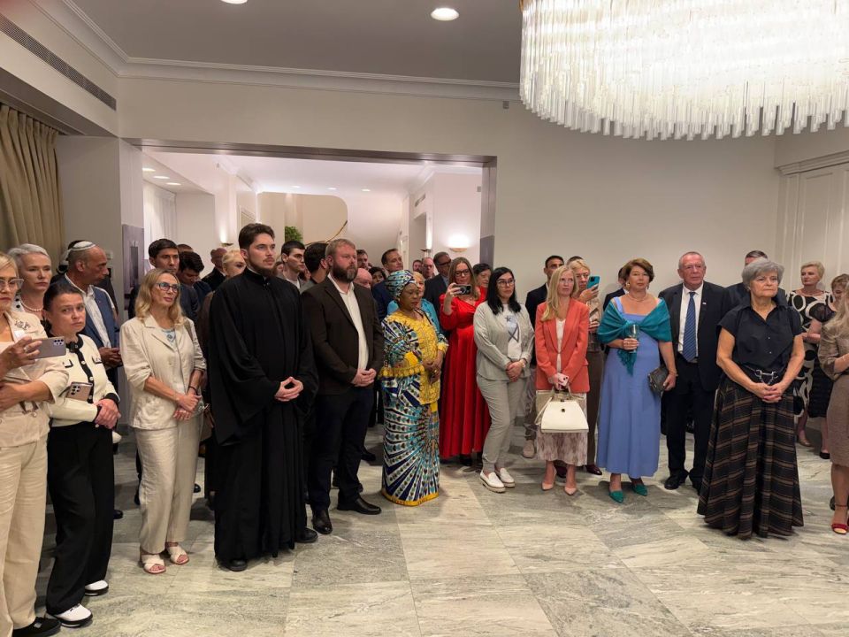 30 октября в резиденции Посла России в Израиле А.Д.Викторова в г. Герцлии был проведён приём по случаю Дня народного единства 30 октября в резиденции Посла России в Израиле А.Д.Викторова в г. Герцлии был проведён приём по случаю Дня народного единства