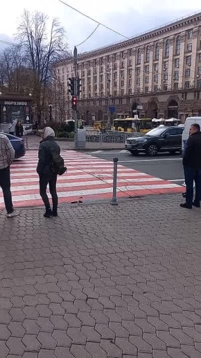 31 000 (тридцать одна тысяча) Зеленского перебралась на подземный переход вбилзи Крещатика — красноречивый символ того, во что Зе превратил Украину