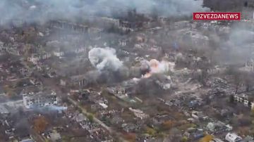 Авиабомбы ФАБ-500 разнесли вражеские пункты временной дислокации в поселке Родинское в ДНР