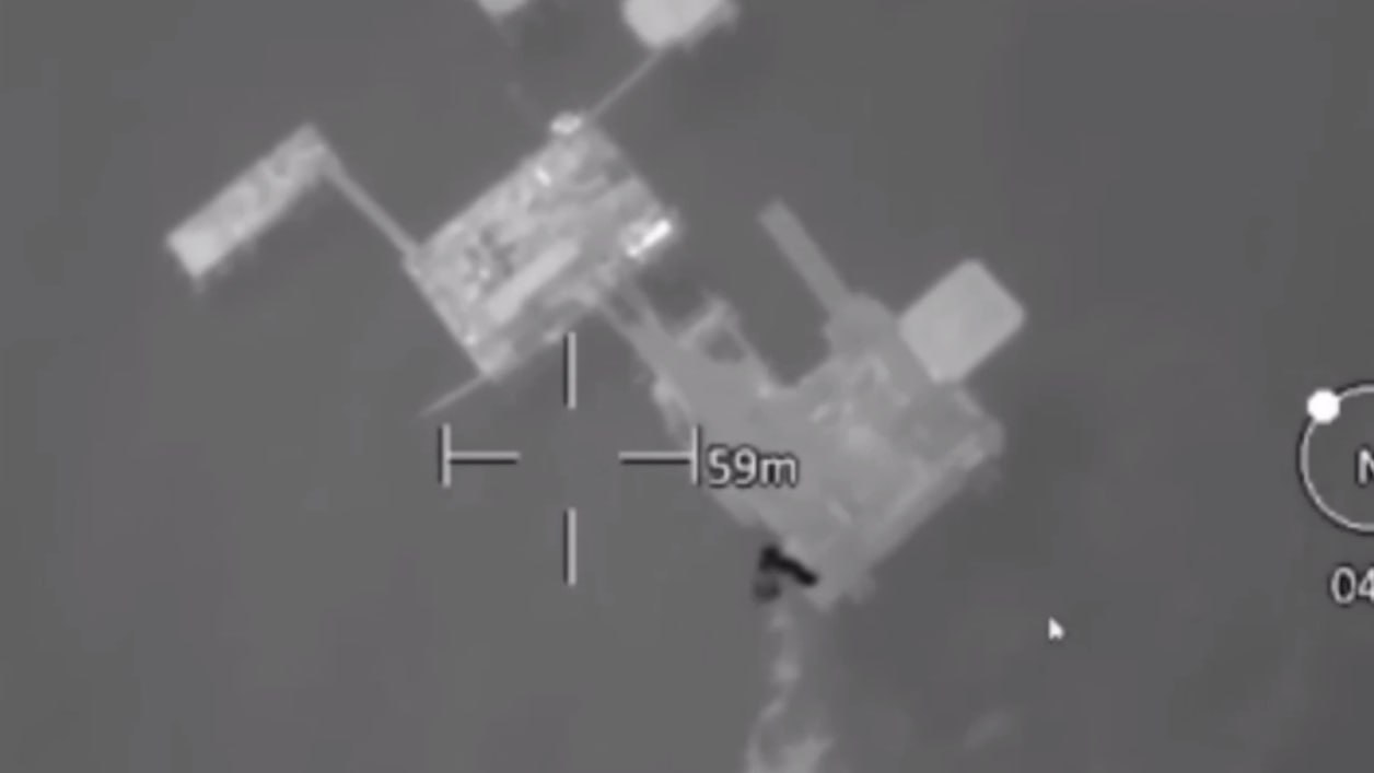 Кроме этого, безэкипажные катера Украины атаковали одну из газодобывающих установок в Черном море Кроме этого, безэкипажные катера Украины атаковали одну из газодобывающих установок в Черном море