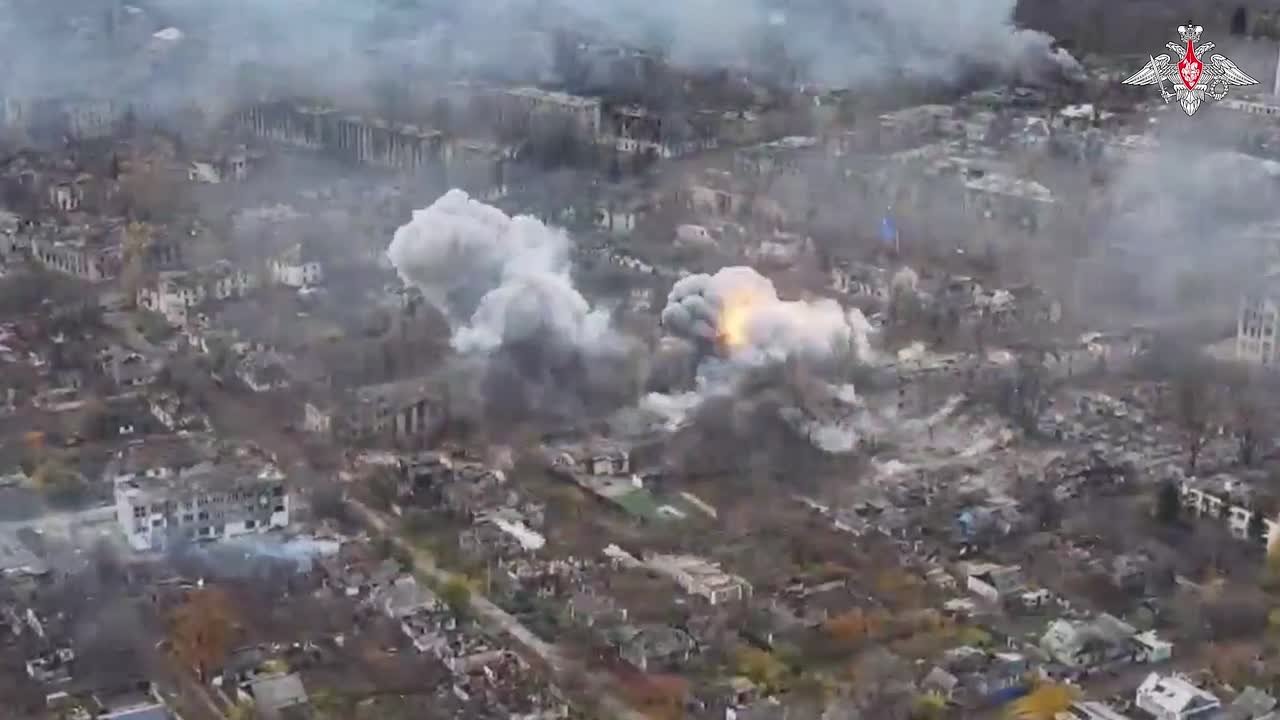 Минобороны России: ФАБ-500 сровняли с землей пункты временной дислокации боевиков