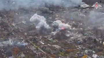 ВС РФ уничтожили пункты временной дислокации подразделений 14-й бригады особого назначения нацгвардии Украины в заброшенных зданиях Родинского в ДНР