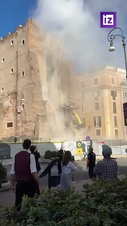 В Риме во время реконструкции частично рухнула средневековая башня Конти