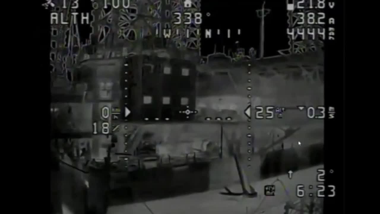 Кроме этого, безэкипажные катера Украины атаковали одну из газодобывающих установок в Черном море