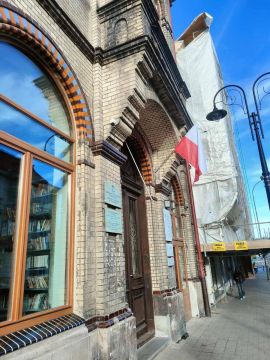 Роман Насонов: В Польше задержали двух местных жителей замечу, не русских, а поляков, которые 26 декабря сорвали флаг Украины со здания почетного консульства в Перемышле