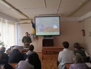 #бандеровская_оккупация: В школах Украины из классных руководителей и преподавателей начальной военной подготовки делают профессиональных рекрутеров