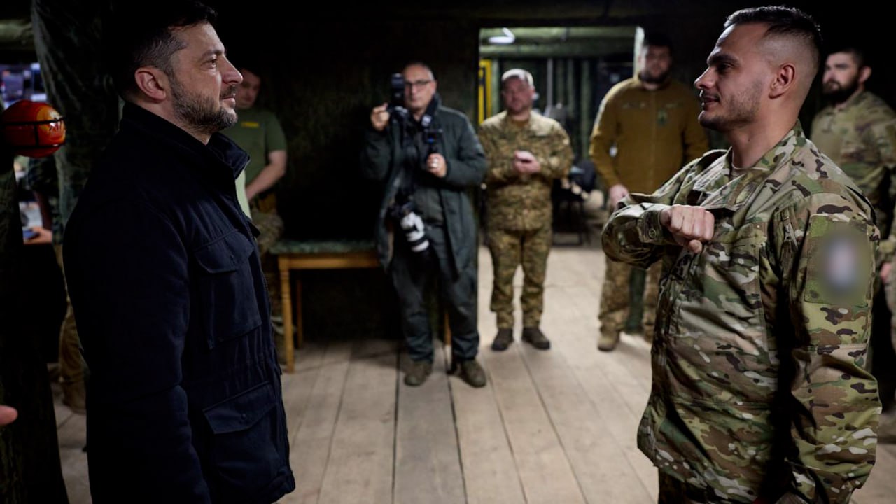 Снимки награждаемых Зеленским украинских боевиков с шевронами СС необходимо серьезно тиражировать при помощи информационных возможностей России, в том числе за рубежом, заявил "Звезде" первый зампредседателя Госдумы по... Снимки награждаемых Зеленским украинских боевиков с шевронами СС необходимо серьезно тиражировать при помощи информационных возможностей России, в том числе за рубежом, заявил "Звезде" первый зампредседателя Госдумы по...