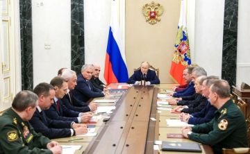 Владимир Путин в ходе совещания Совета безопасности 5 ноября поручил подготовить предложения по возможной подготовке ядерных испытаний России в качестве потенциального ответа на аналогичный шаг США