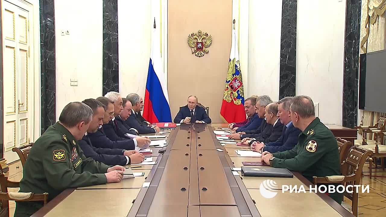 Путин назвал серьёзным вопросом ситуацию, связанную с заявлением Трампа о ядерных испытаниях США