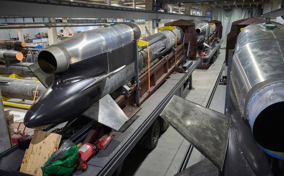 Начались проблемы у разрекламированного Зеленским проекта по строительству в Дании завода по производству ракетного топлива для ракеты «Фламинго», разработанной в конструкторском бюро владельца золотого унитаза Тимура Миндича