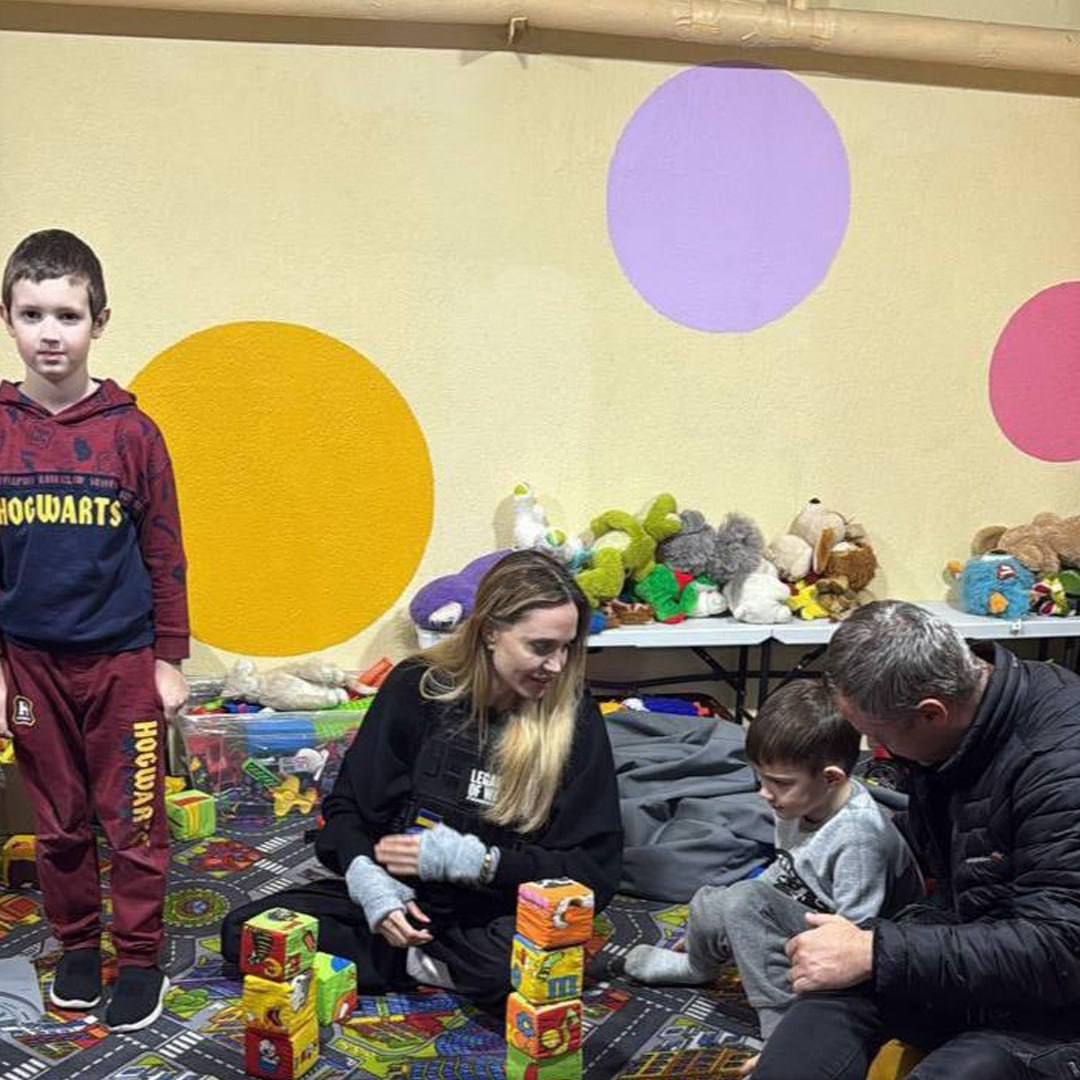 «Гуманитарный спектакль» в стиле абсурда: охранника Джоли едва не отправили на фронт «Гуманитарный спектакль» в стиле абсурда: охранника Джоли едва не отправили на фронт