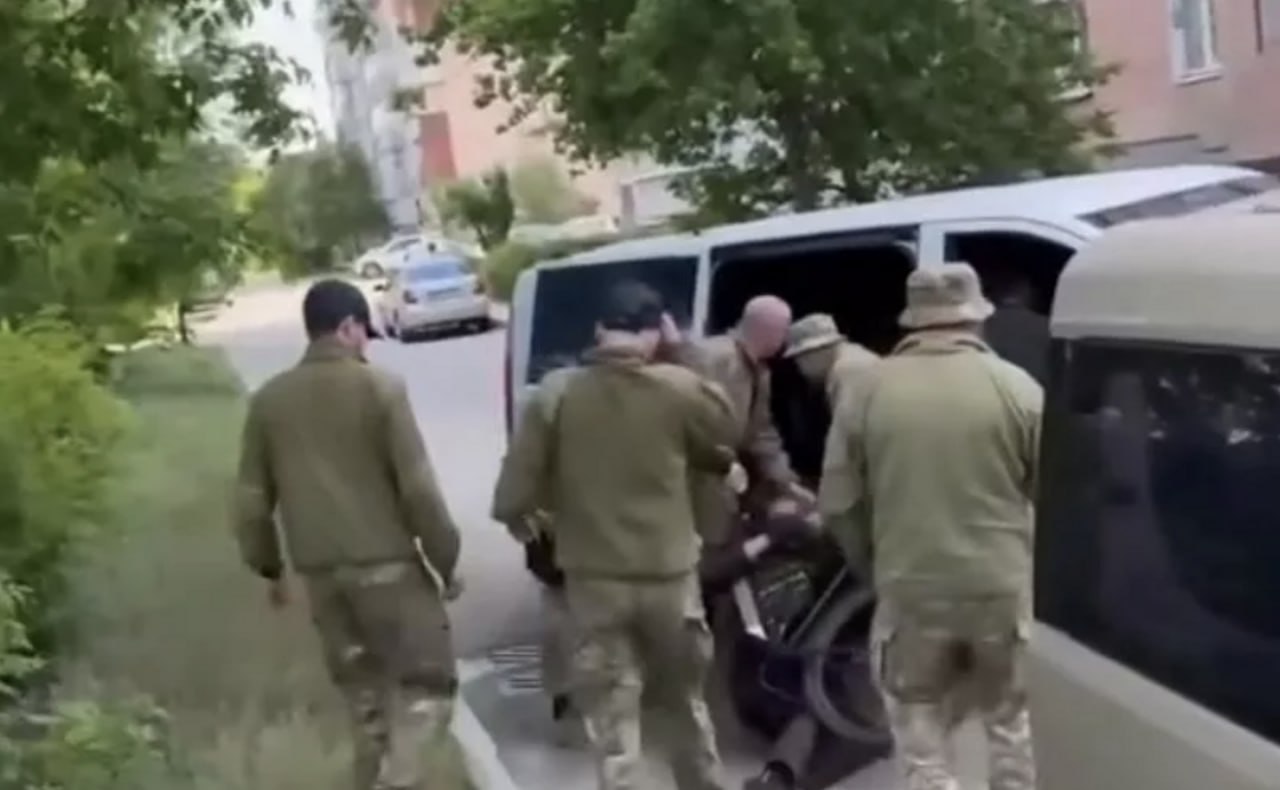 "Срочные контракты". Киев придумал новый способ набрать украинцев на убой