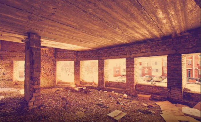 Вот что значит город с историей — иногда эта история стоит посреди двора и ржавеет под дождём Вот что значит город с историей — иногда эта история стоит посреди двора и ржавеет под дождём