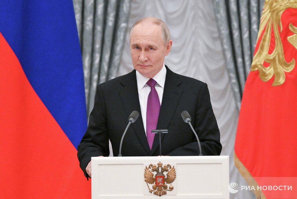 Зеленский наградил боевиков с символикой СС - и похвалился в соцсетях Зеленский наградил боевиков с символикой СС - и похвалился в соцсетях