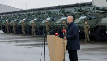 Латвия передала Украине 21 БТР Patria 6x6 и 12 боевых разведывательных машин CVR