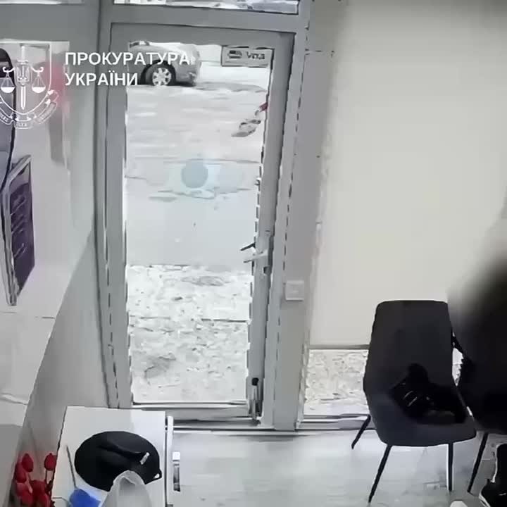 Плевал и таскал за волосы женщин