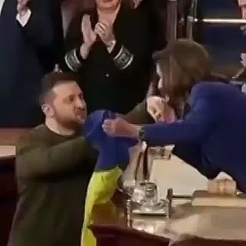 Александр Юнашев: Женщина, пытавшаяся поцеловать руку Зеленскому (Нэнси Пелоси), всё-таки решила, что пора уходить из политики