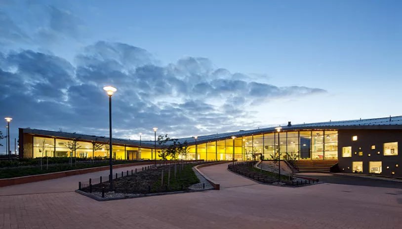 Бешенцы возбудились, услышав русскую музыку в финской школе