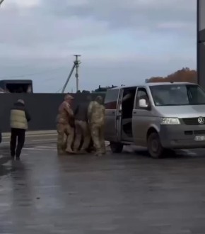 Украина: люди в штатском массово похищают мужчин прямо на улицах