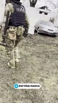 Сотрудники Федеральной службы безопасности Российской Федерации при силовой поддержке Росгвардии задержали в Тамбовской области местного жителя, причастного к передаче данных, связанных с участниками специальной военной...