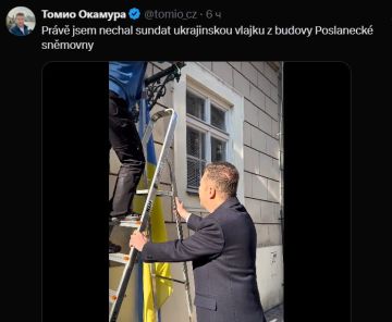 Флаг Украины сняли в Чехии со здания Палаты депутатов* парламента Чехии